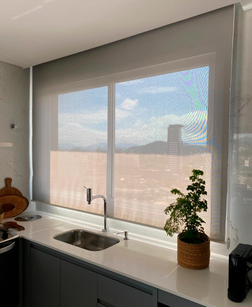 Ambiente de Cozinha decorado com persianas Vogaflex